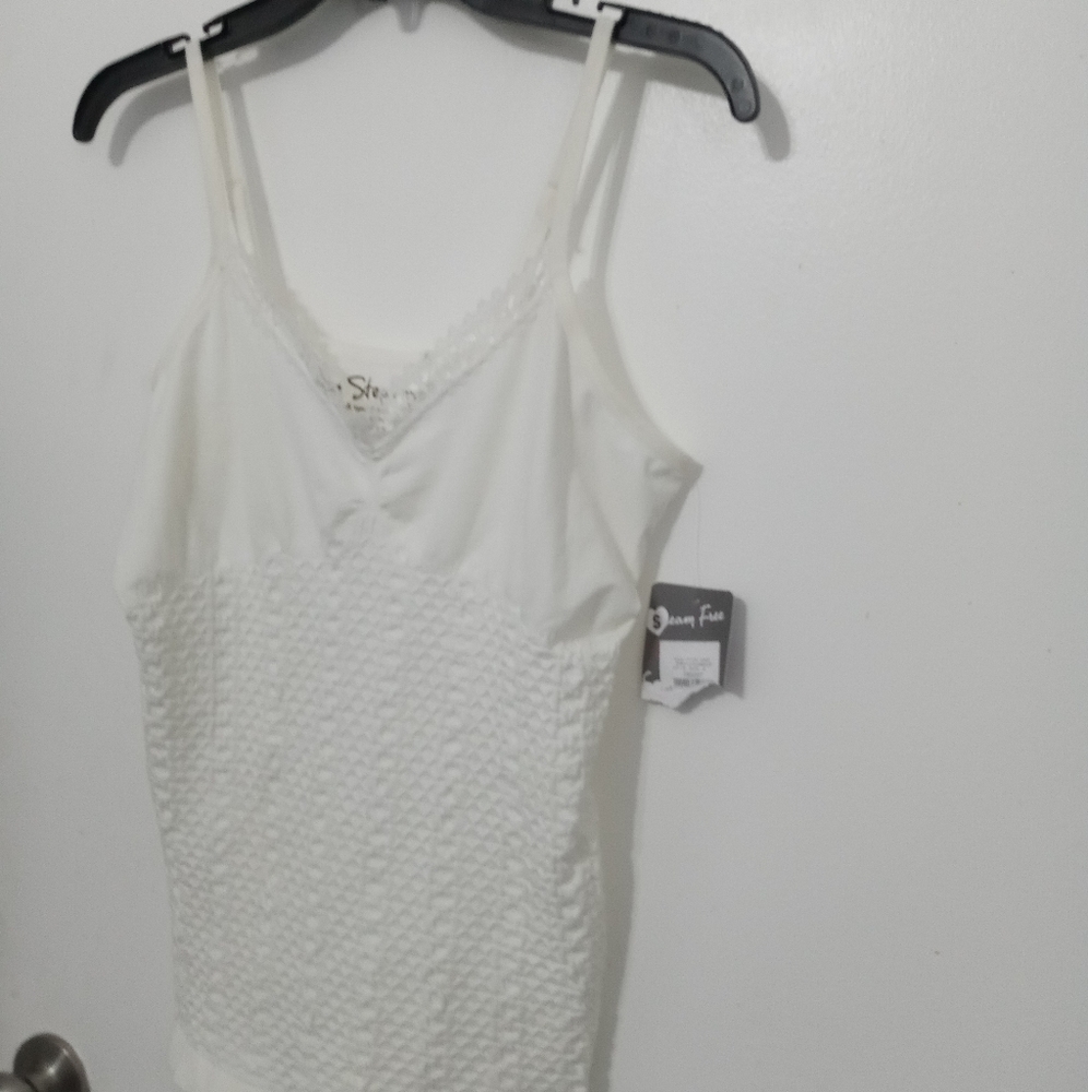 One Step Up Women's White Quilted Look Tank top Ribbed Hem. new